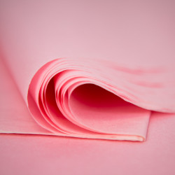 Rame de 240 feuilles de papier de soie rose 75x50cm